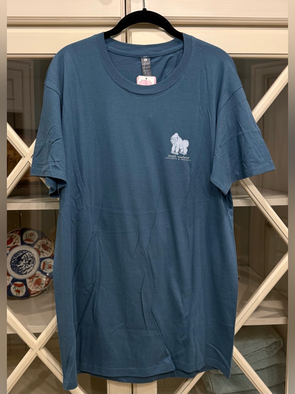 NWT SIMPLY SOUTHERN GORILLA TRACKER CHERRY T-SHIRT - Size Large